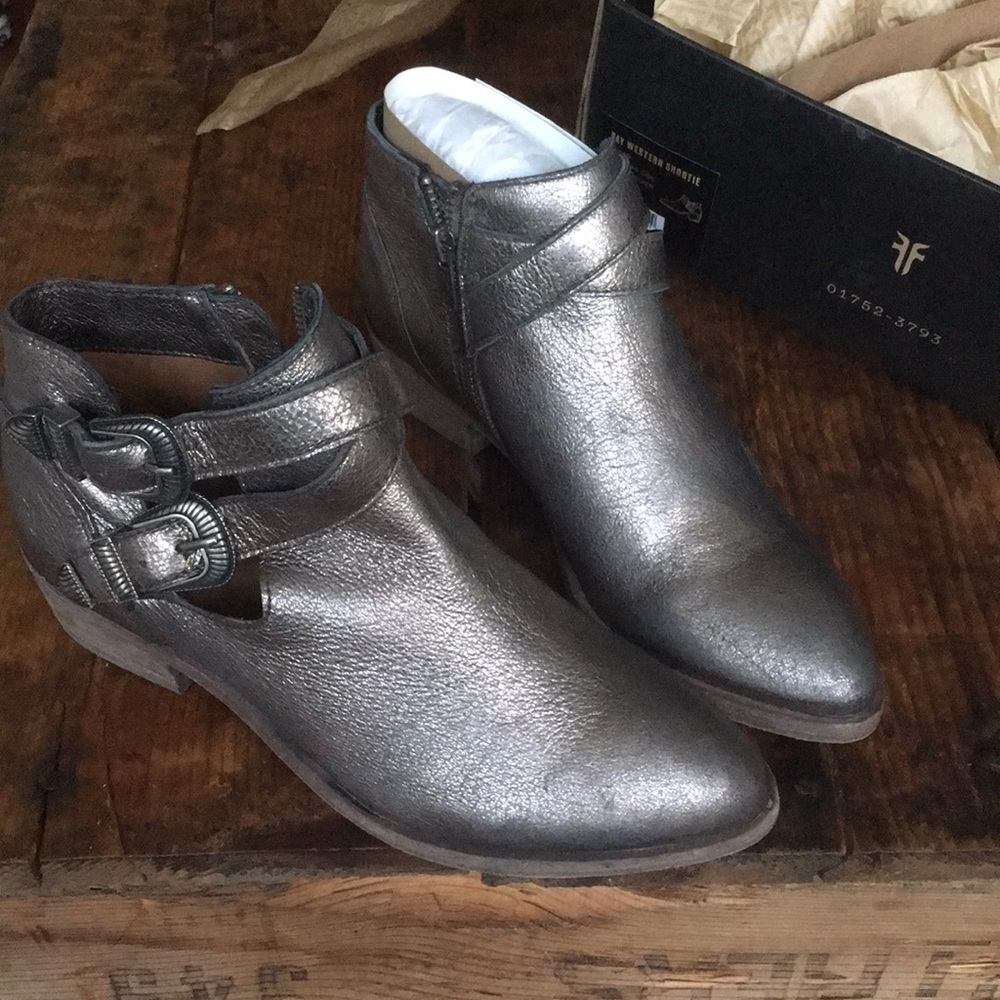 Fry Ray booties NIB